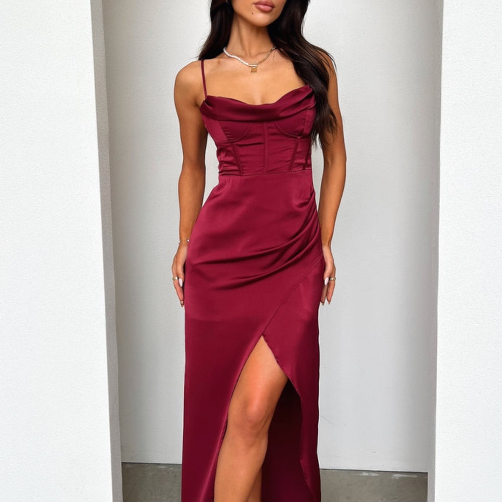 That’s so Fetch dress Burgundy size 2 never worn with tags!